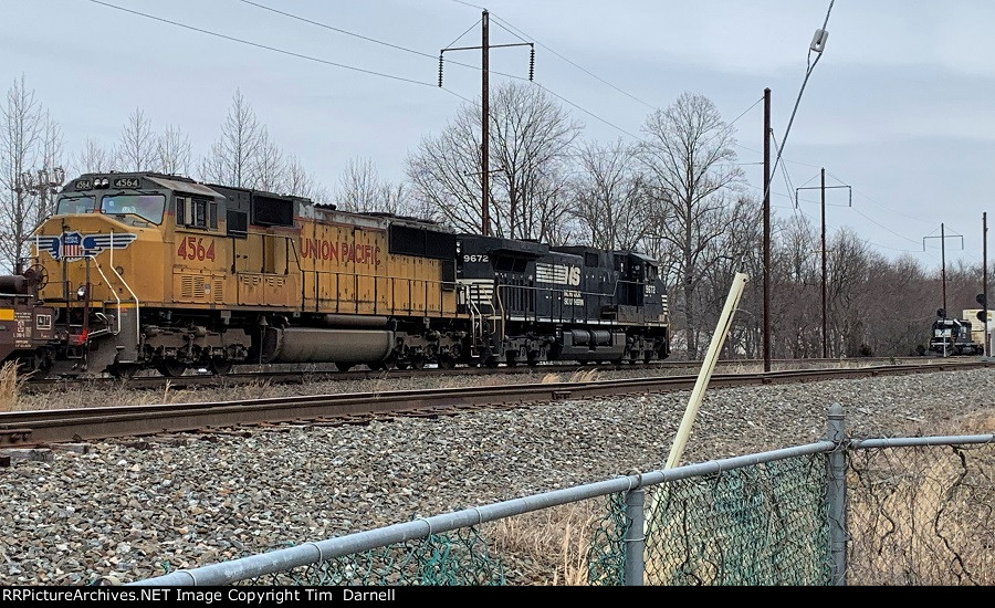 UP 4564, NS9672 on 20Q